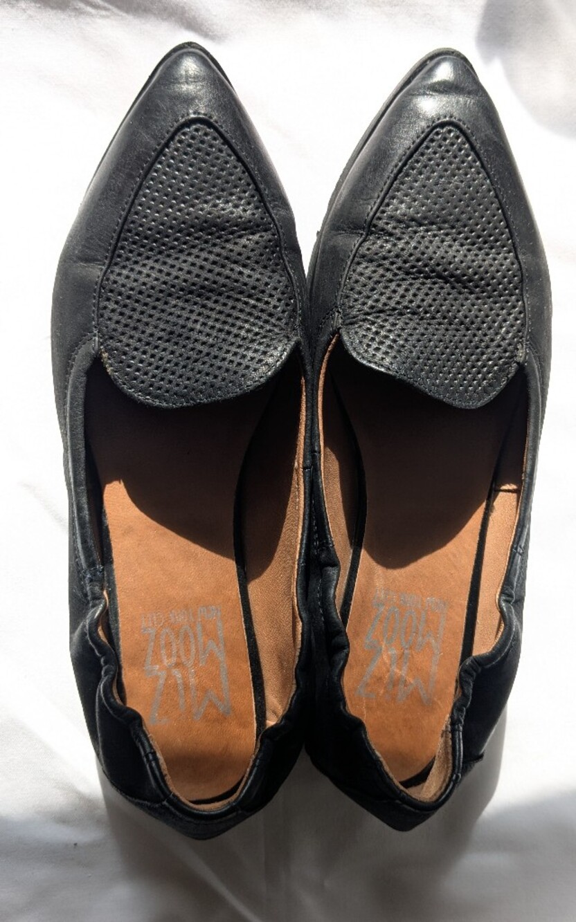 Miz Mooz Black Leather Pointed Toe Flats Perforated Slip On EU 40 / 9